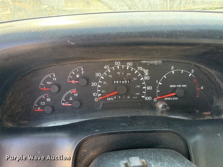 image for item EA7595 2002 Ford F650 Crew Cab truck cab and chassis