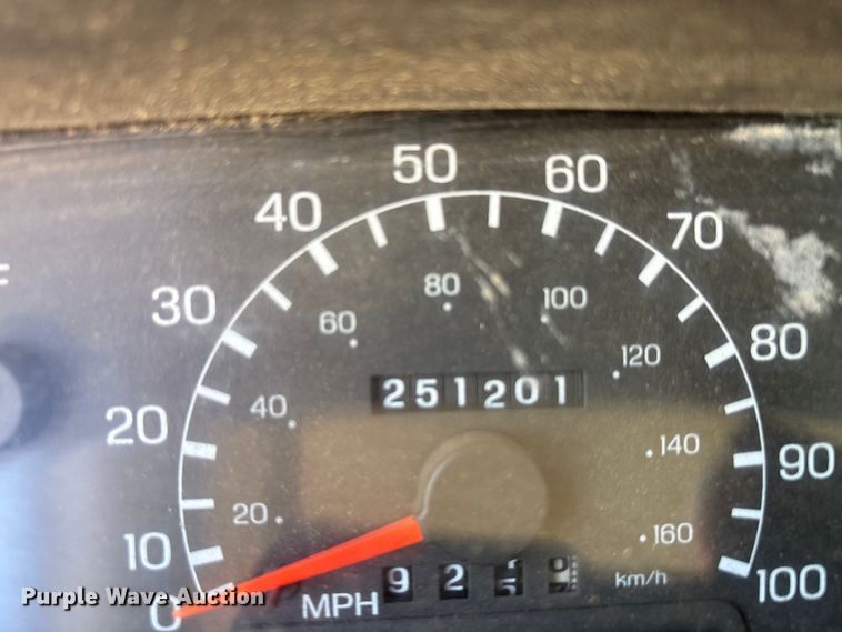 image for item EA7595 2002 Ford F650 Crew Cab truck cab and chassis