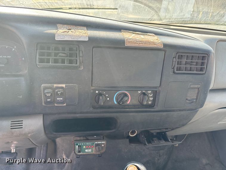 image for item EA7595 2002 Ford F650 Crew Cab truck cab and chassis