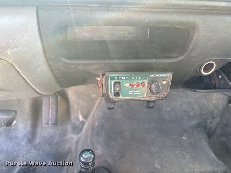 image for item EA7595 2002 Ford F650 Crew Cab truck cab and chassis