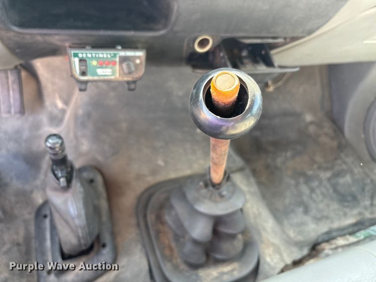 image for item EA7595 2002 Ford F650 Crew Cab truck cab and chassis