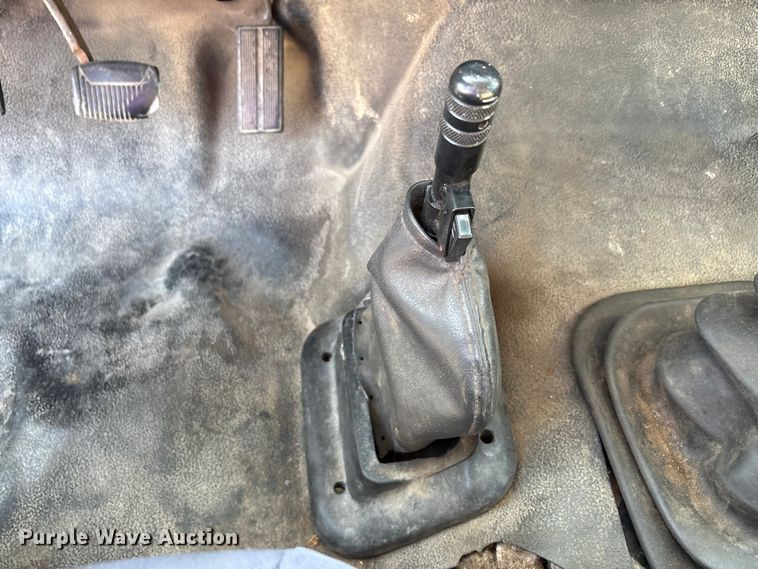 image for item EA7595 2002 Ford F650 Crew Cab truck cab and chassis