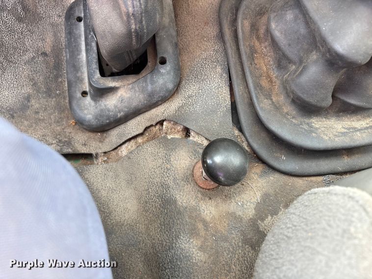 image for item EA7595 2002 Ford F650 Crew Cab truck cab and chassis