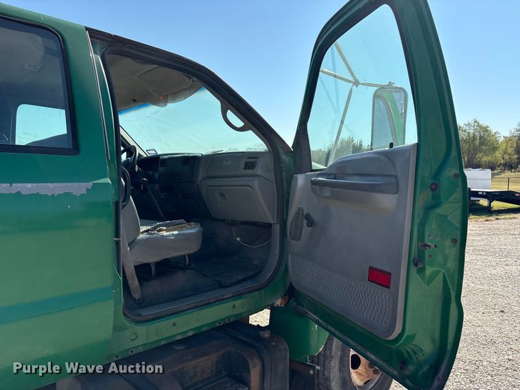 image for item EA7595 2002 Ford F650 Crew Cab truck cab and chassis