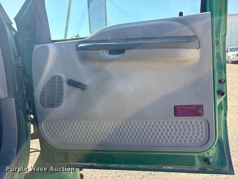 image for item EA7595 2002 Ford F650 Crew Cab truck cab and chassis