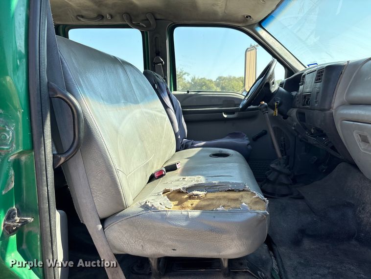 image for item EA7595 2002 Ford F650 Crew Cab truck cab and chassis