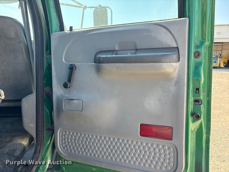 image for item EA7595 2002 Ford F650 Crew Cab truck cab and chassis