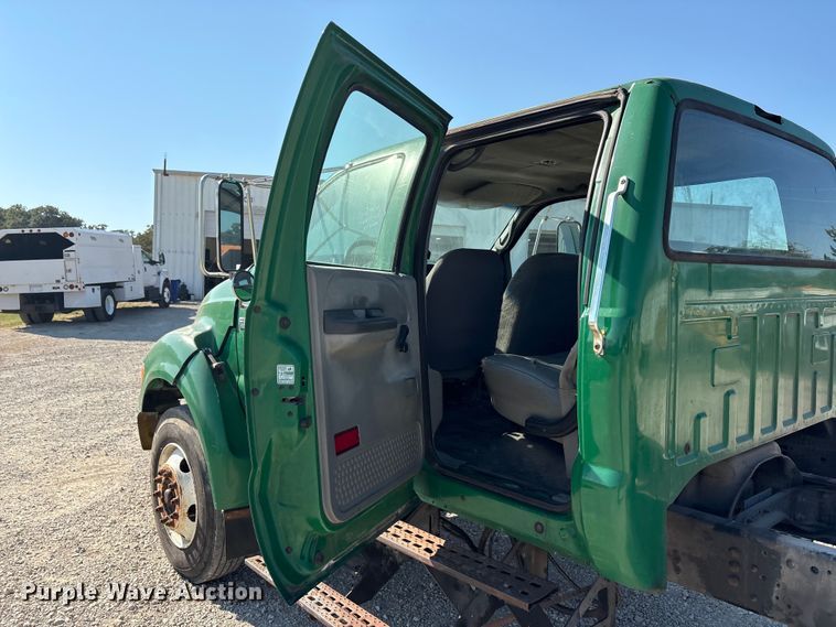 image for item EA7595 2002 Ford F650 Crew Cab truck cab and chassis