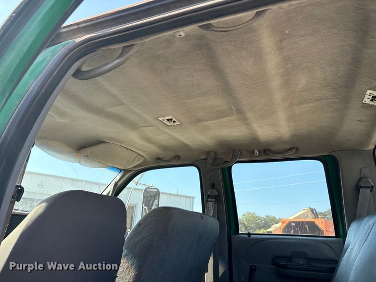 image for item EA7595 2002 Ford F650 Crew Cab truck cab and chassis