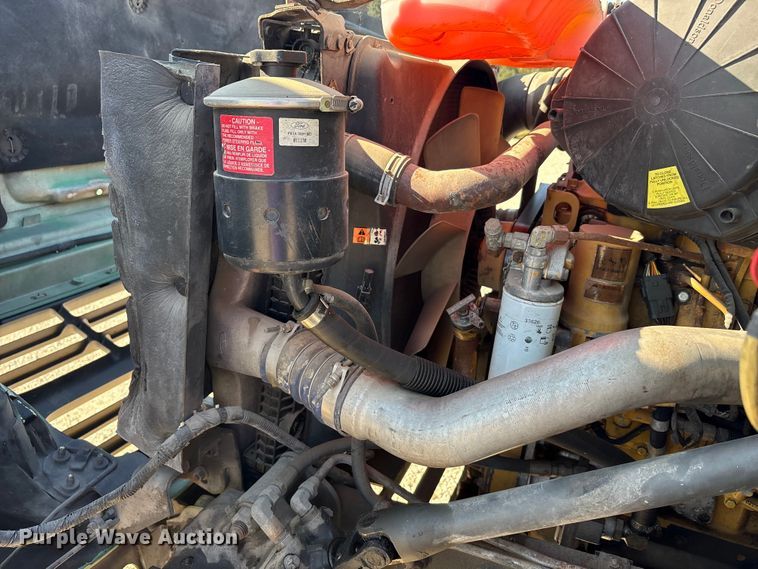 image for item EA7595 2002 Ford F650 Crew Cab truck cab and chassis