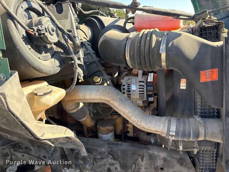 image for item EA7595 2002 Ford F650 Crew Cab truck cab and chassis