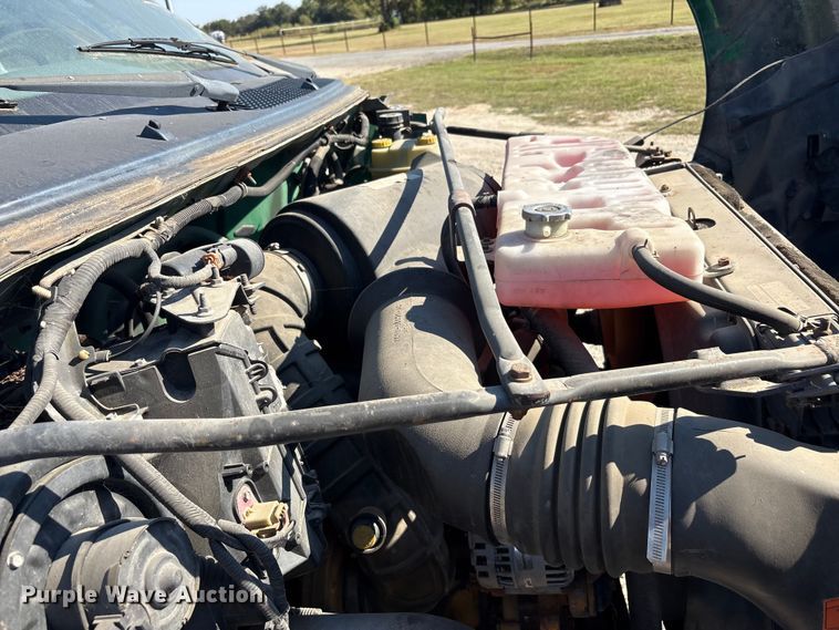 image for item EA7595 2002 Ford F650 Crew Cab truck cab and chassis