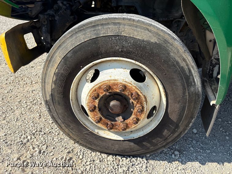 image for item EA7595 2002 Ford F650 Crew Cab truck cab and chassis