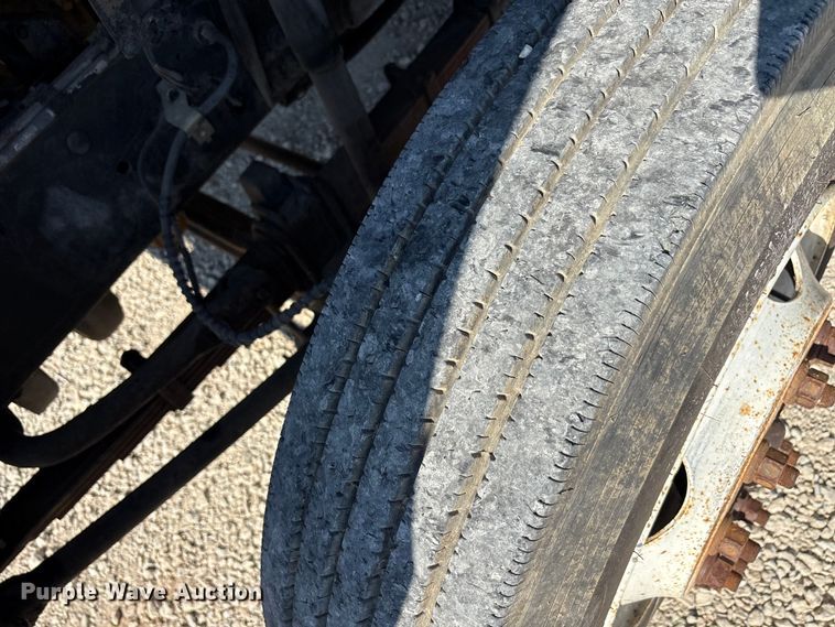 image for item EA7595 2002 Ford F650 Crew Cab truck cab and chassis