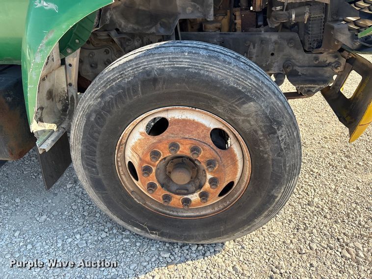 image for item EA7595 2002 Ford F650 Crew Cab truck cab and chassis