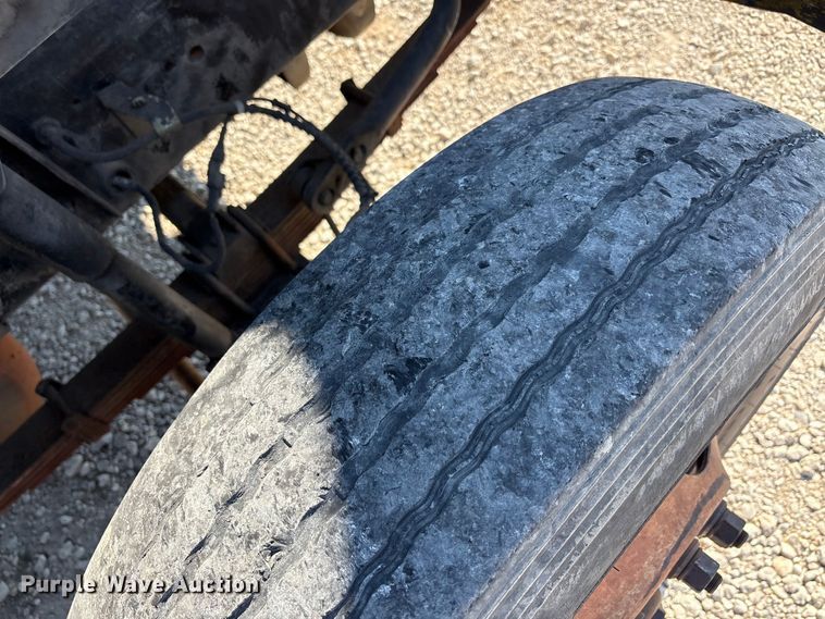 image for item EA7595 2002 Ford F650 Crew Cab truck cab and chassis