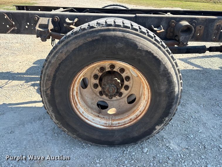 image for item EA7595 2002 Ford F650 Crew Cab truck cab and chassis