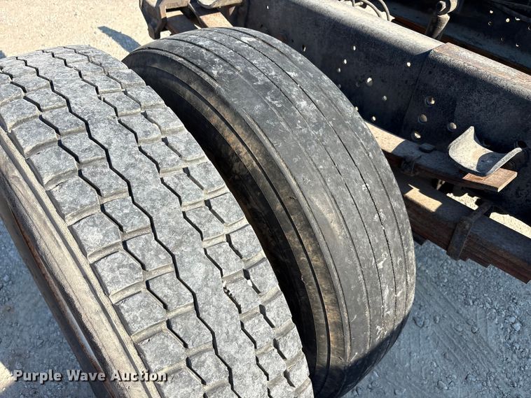 image for item EA7595 2002 Ford F650 Crew Cab truck cab and chassis