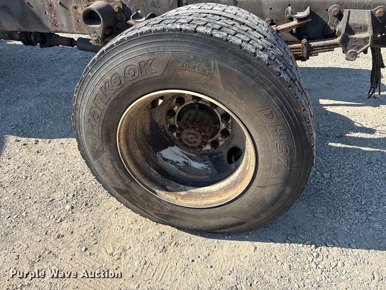 image for item EA7595 2002 Ford F650 Crew Cab truck cab and chassis