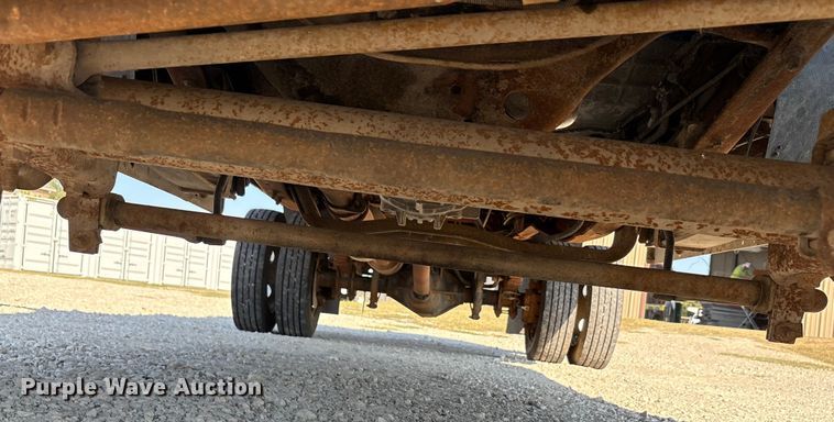 image for item EA7596 1999 Ford F450 flatbed truck