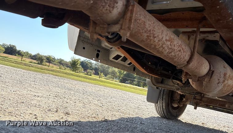 image for item EA7596 1999 Ford F450 flatbed truck