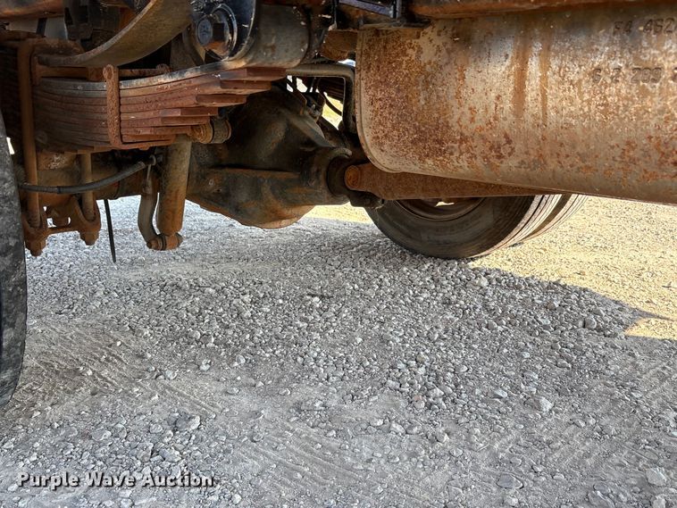 image for item EA7596 1999 Ford F450 flatbed truck