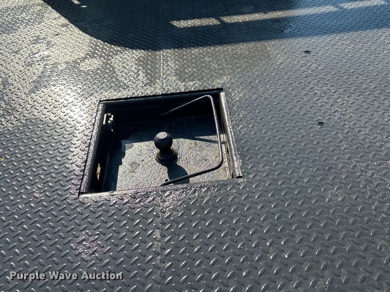 image for item EA7596 1999 Ford F450 flatbed truck