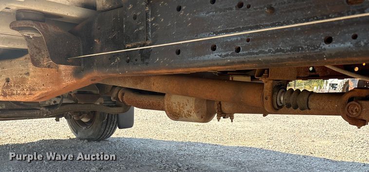 image for item EA7596 1999 Ford F450 flatbed truck