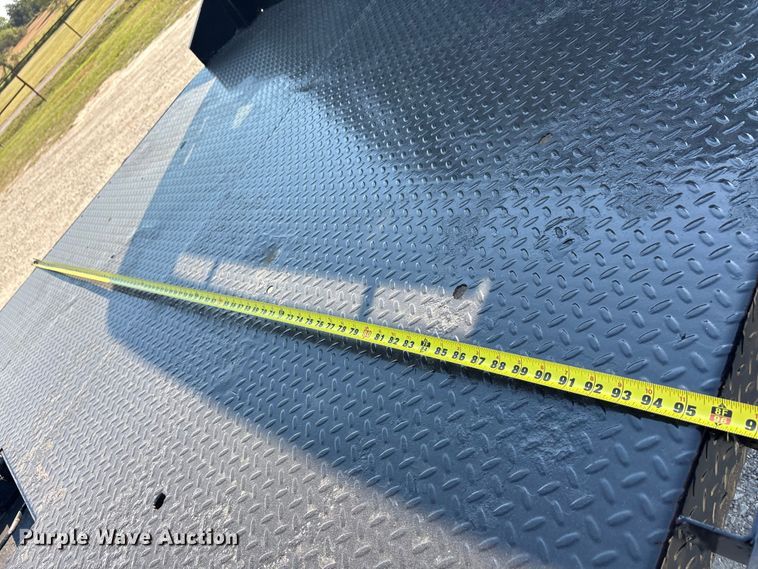 image for item EA7596 1999 Ford F450 flatbed truck