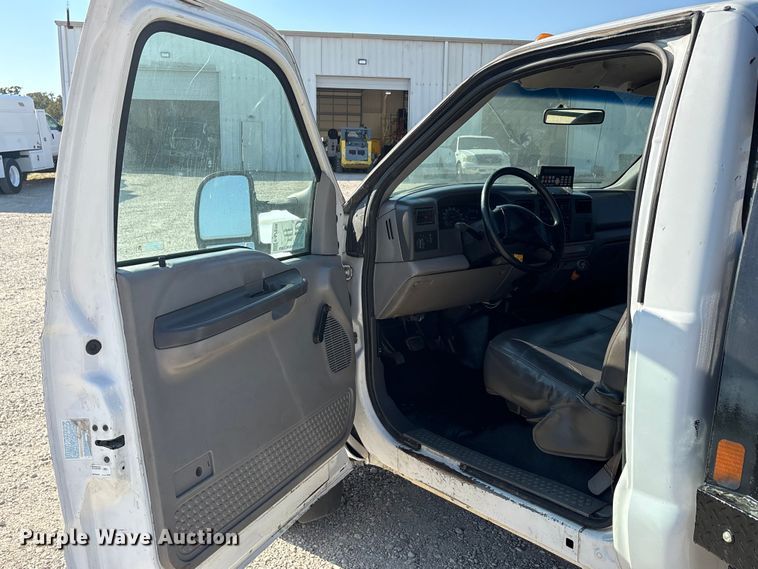 image for item EA7596 1999 Ford F450 flatbed truck