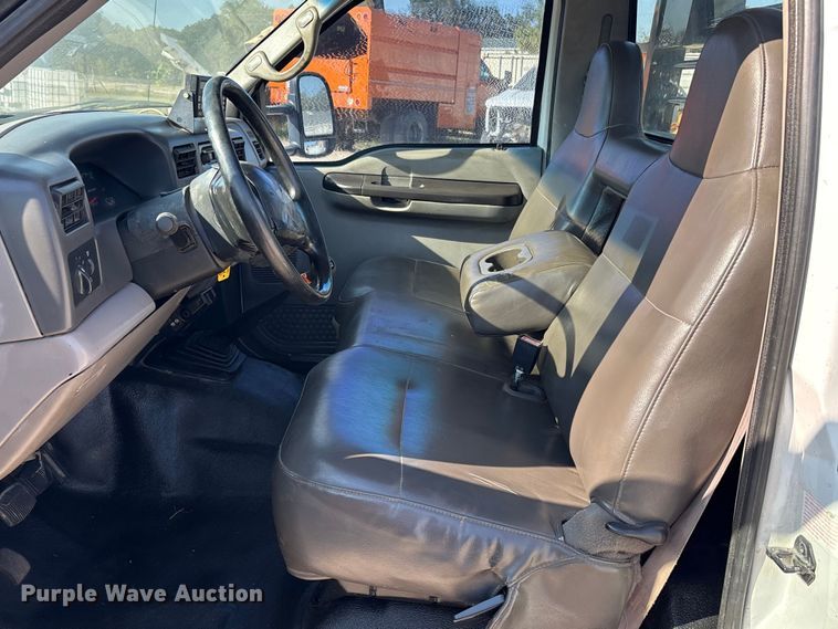 image for item EA7596 1999 Ford F450 flatbed truck