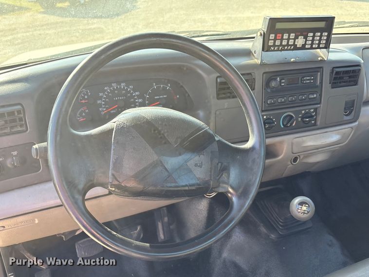 image for item EA7596 1999 Ford F450 flatbed truck