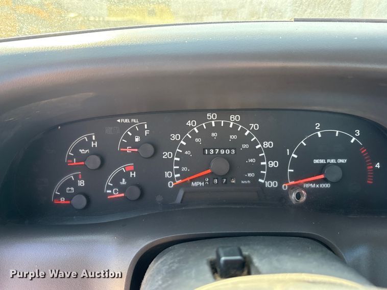 image for item EA7596 1999 Ford F450 flatbed truck