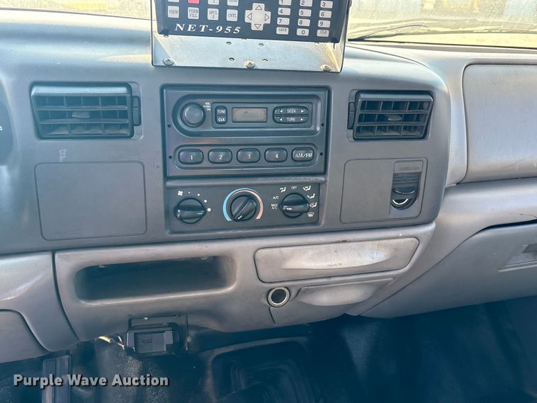 image for item EA7596 1999 Ford F450 flatbed truck