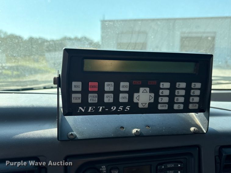 image for item EA7596 1999 Ford F450 flatbed truck