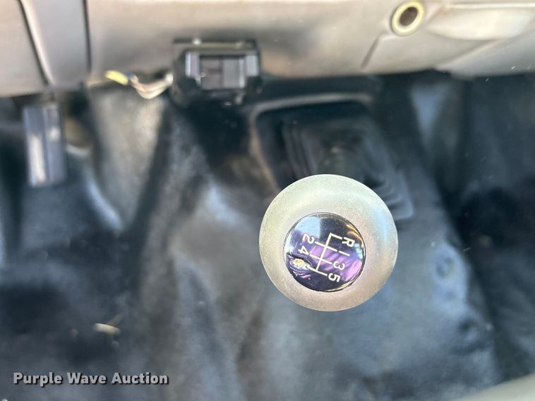 image for item EA7596 1999 Ford F450 flatbed truck