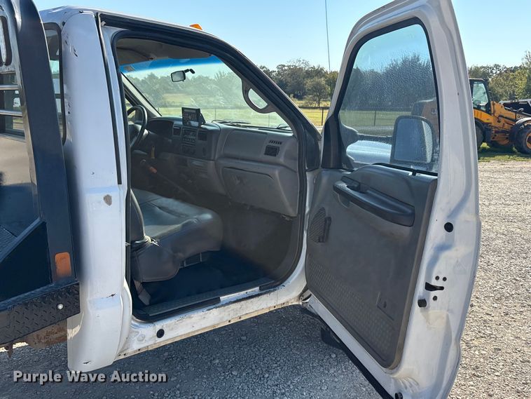 image for item EA7596 1999 Ford F450 flatbed truck