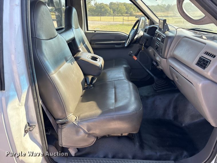 image for item EA7596 1999 Ford F450 flatbed truck