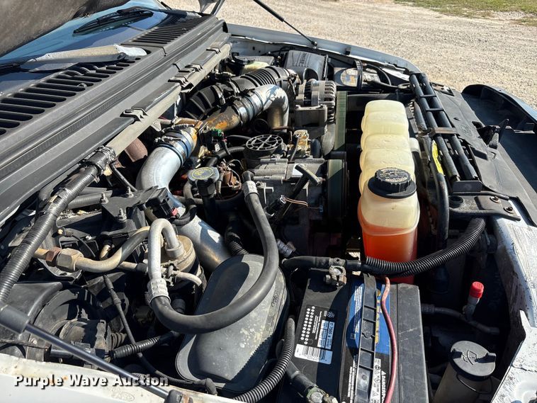 image for item EA7596 1999 Ford F450 flatbed truck