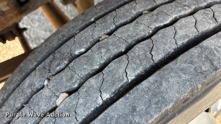 image for item EA7596 1999 Ford F450 flatbed truck