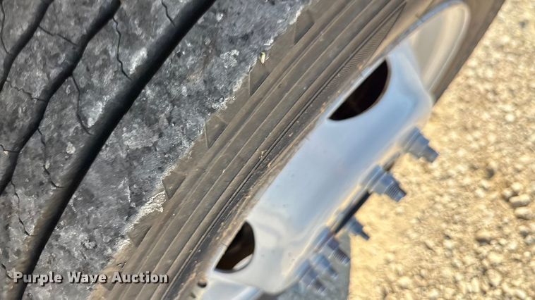 image for item EA7596 1999 Ford F450 flatbed truck