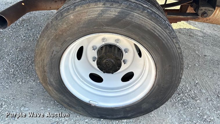 image for item EA7596 1999 Ford F450 flatbed truck