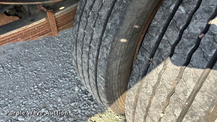 image for item EA7596 1999 Ford F450 flatbed truck