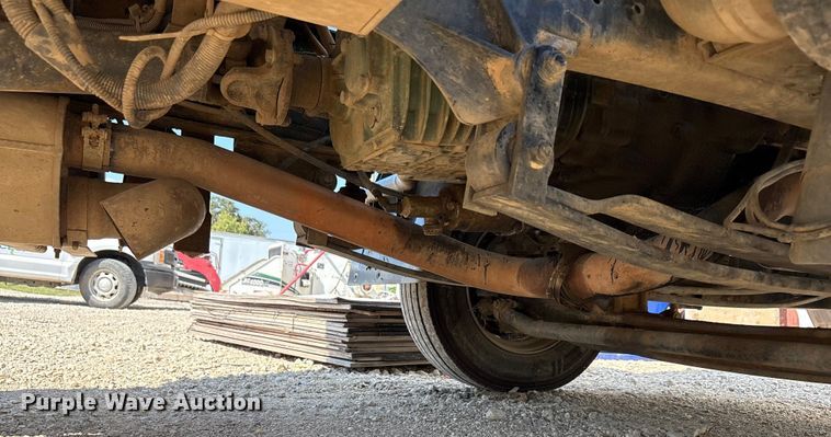 image for item EA7598 2007 Peterbuilt 200 truck cab and chassis