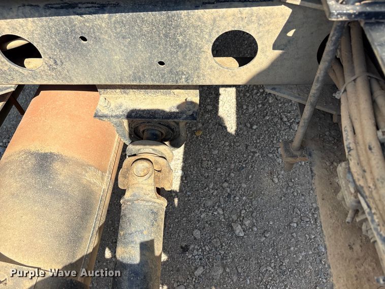 image for item EA7598 2007 Peterbuilt 200 truck cab and chassis