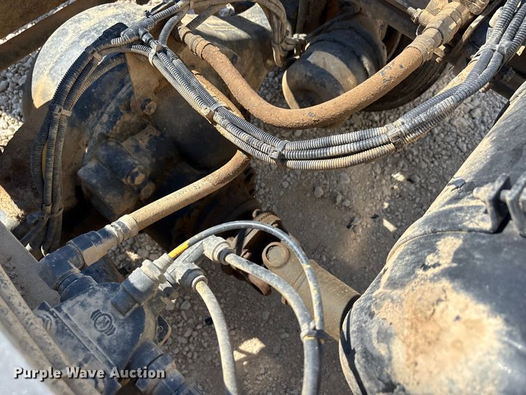 image for item EA7598 2007 Peterbuilt 200 truck cab and chassis