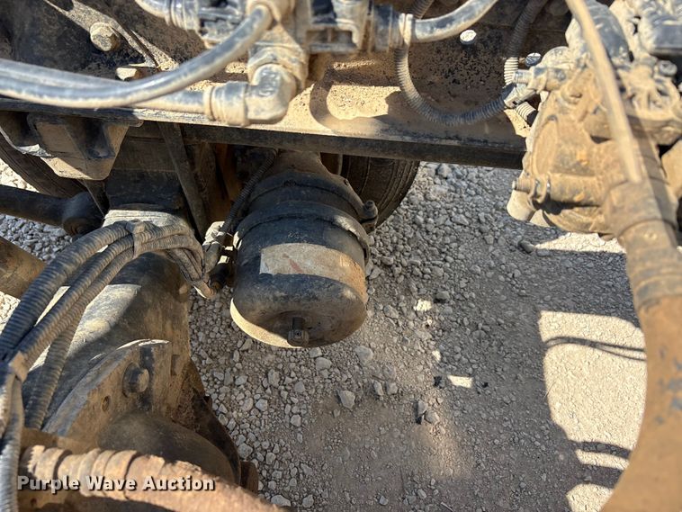 image for item EA7598 2007 Peterbuilt 200 truck cab and chassis