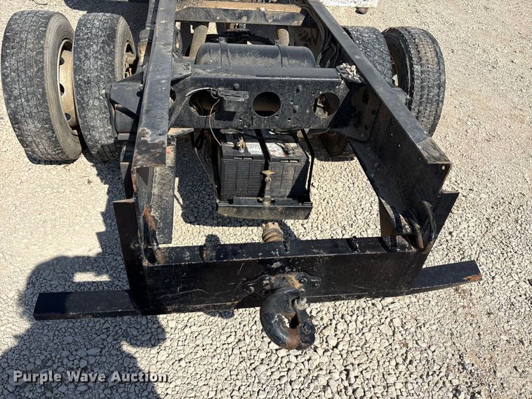 image for item EA7598 2007 Peterbuilt 200 truck cab and chassis