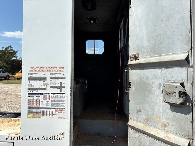 image for item EA7598 2007 Peterbuilt 200 truck cab and chassis