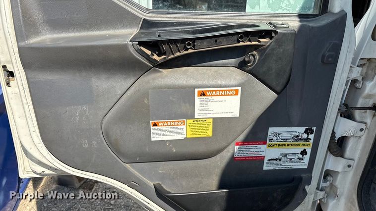 image for item EA7598 2007 Peterbuilt 200 truck cab and chassis